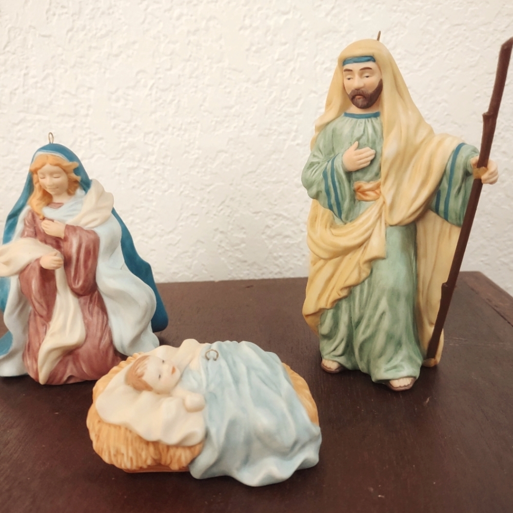 Hallmark Keepsake Ornament The Holy Family 3 piece set 1998